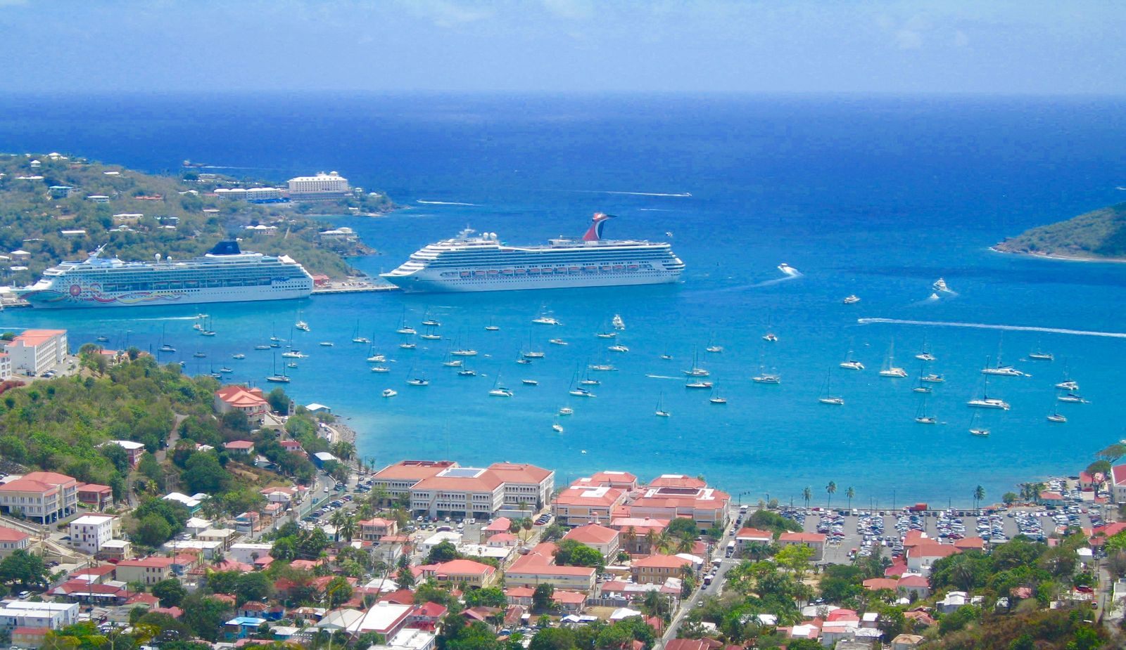 Cruise ships in a busy Caribbean harbour, the region where the cheapest time to cruise the Caribbean matters most